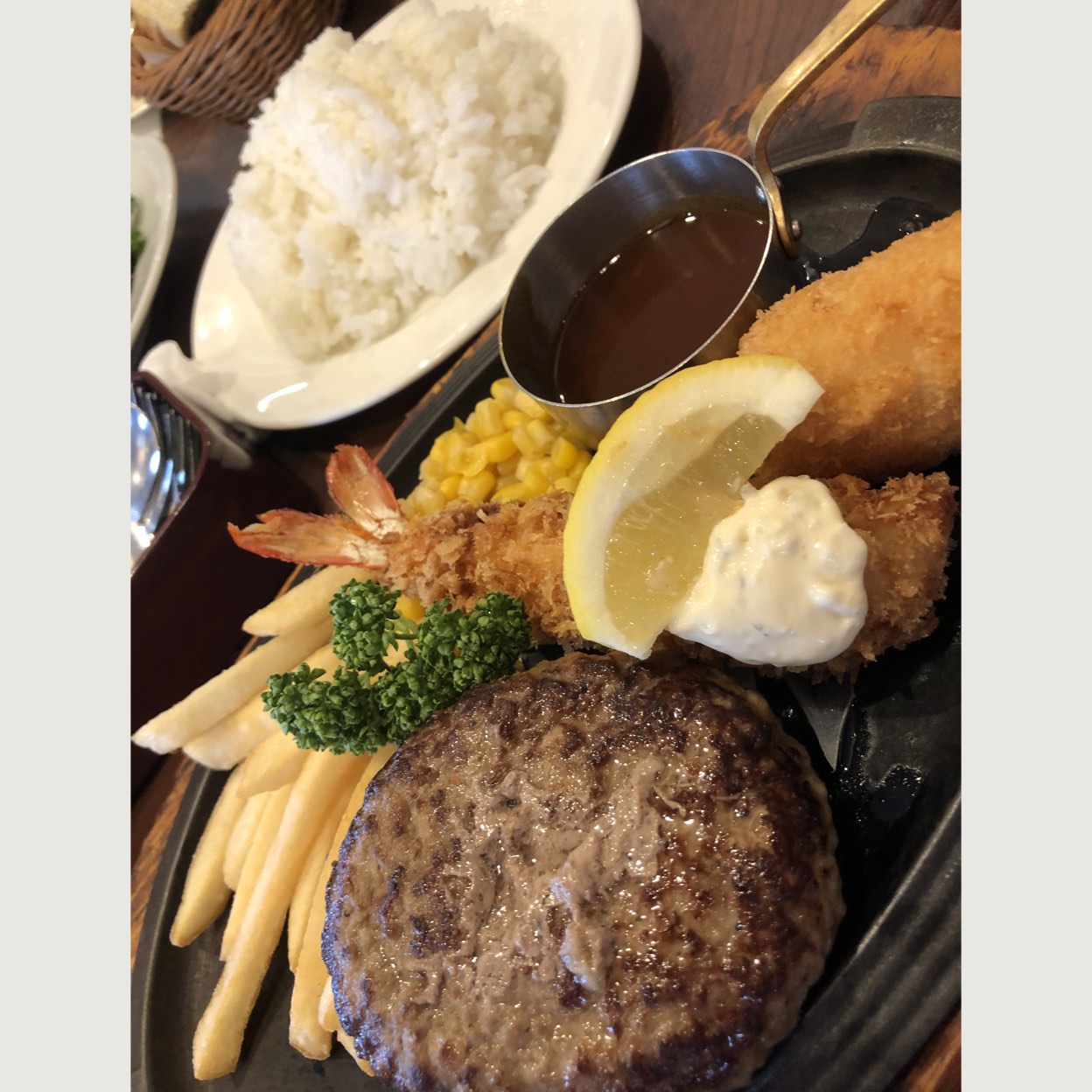 ロイヤルホスト本山店(東灘区その他/その他グルメ) | ホットペッパーグルメ
