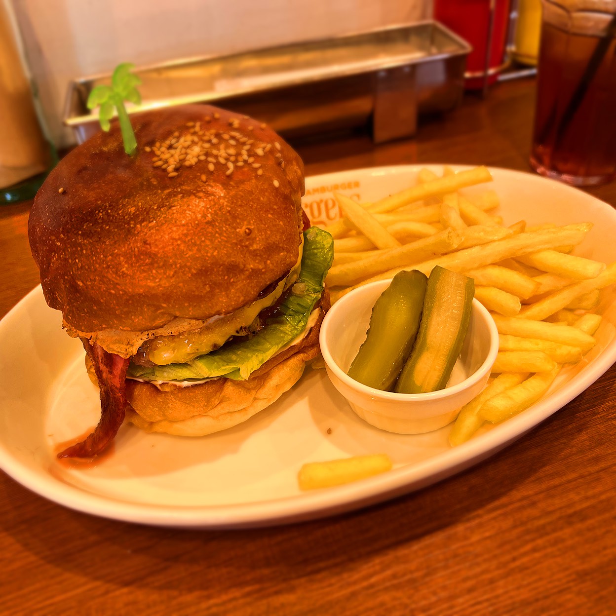 アイランドバーガーズ 四谷三丁目店 (四谷三丁目駅/ハンバーガー)