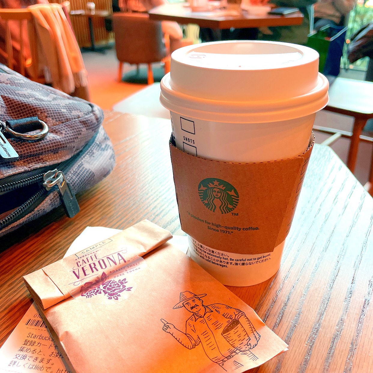 スタバコーヒー 赤 全国8店舗目の「スターバックス ティー ＆ カフェ」が大阪・北摂