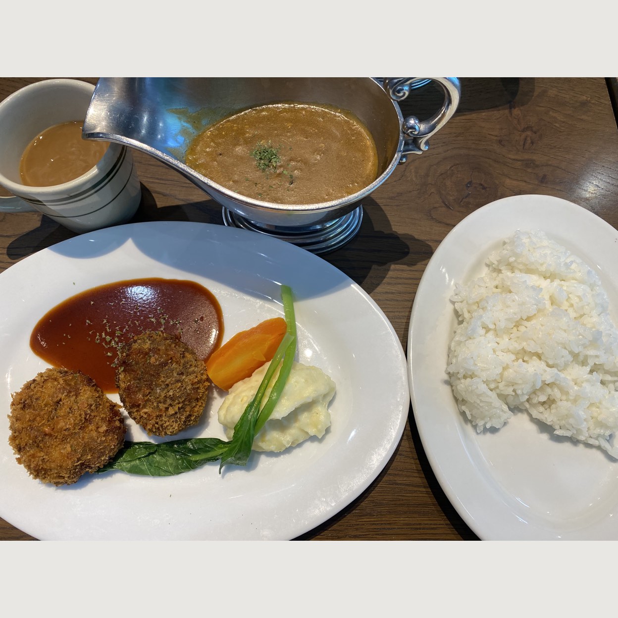 炭火 と ワイン 巴里 食堂