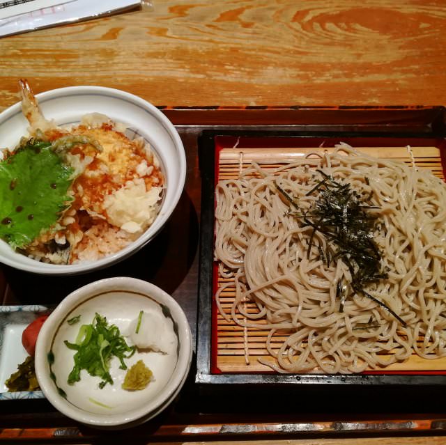 茶家茶家 衣山 居酒屋 ミイル