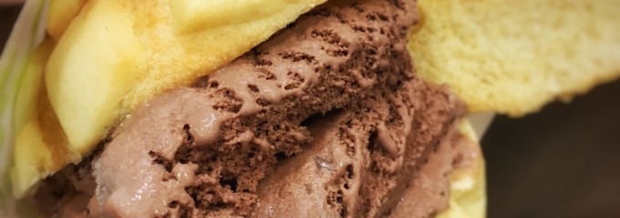 世界で二番目においしい焼きたてメロンパンアイス　横浜ワールドポーターズ店