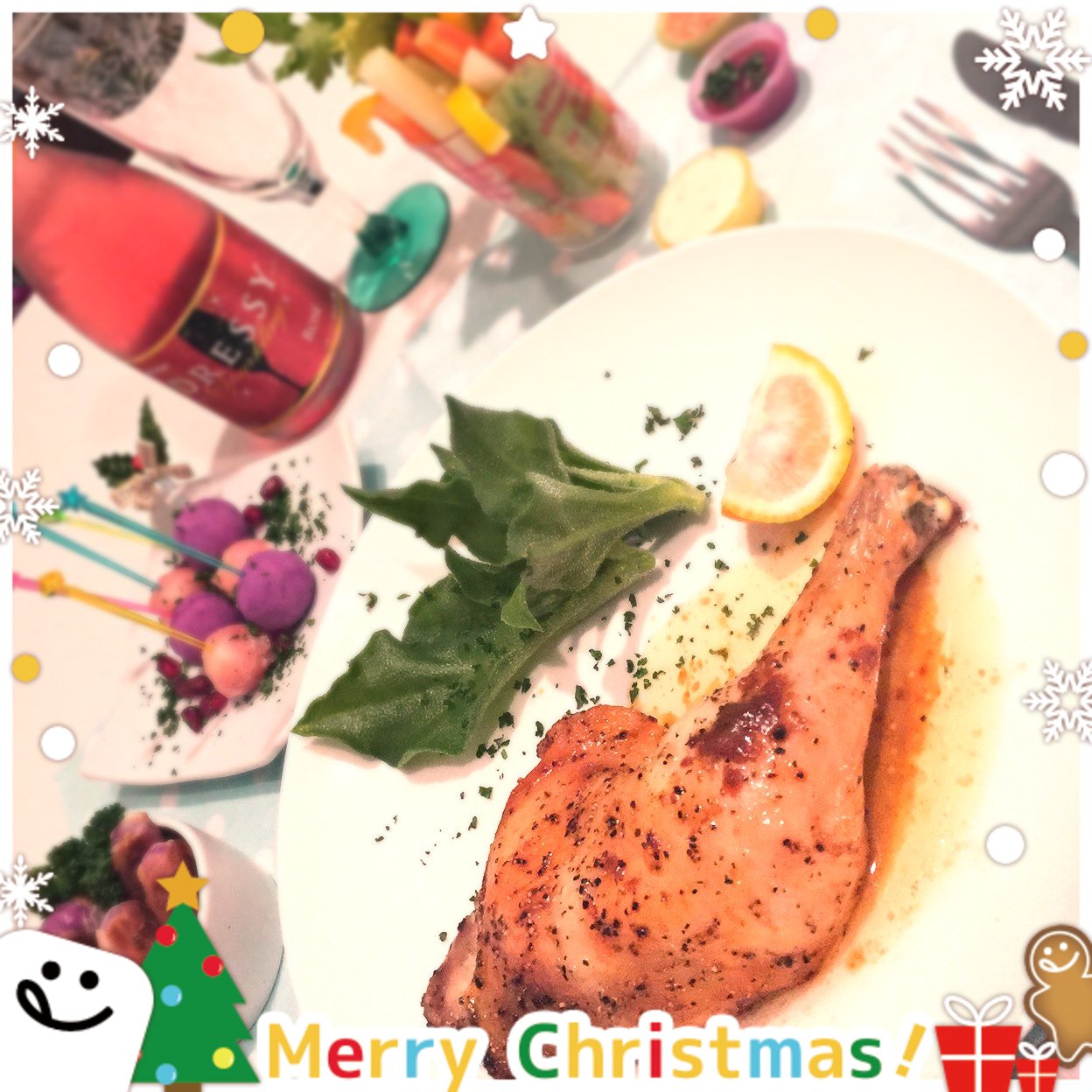 クリスマスでローストチキン٩(●˙▿˙●)۶シャンパンも開けるぞー！
デザートには昨日作ったショートケーキを♡
お腹いっぱです(＊´ㅂ`＊)満足！