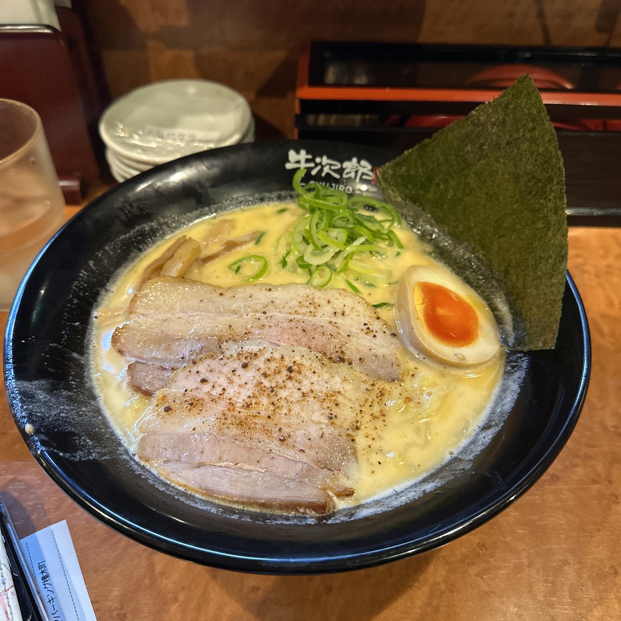 黒毛 牛 骨 ラーメン 牛 次郎