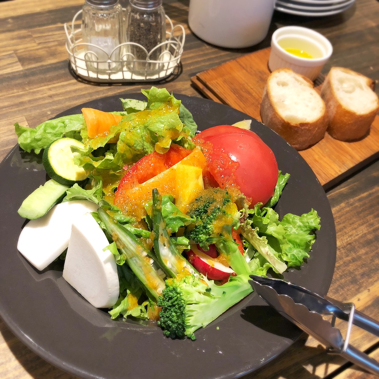 野菜 とお 肉 の 関内 バル 333