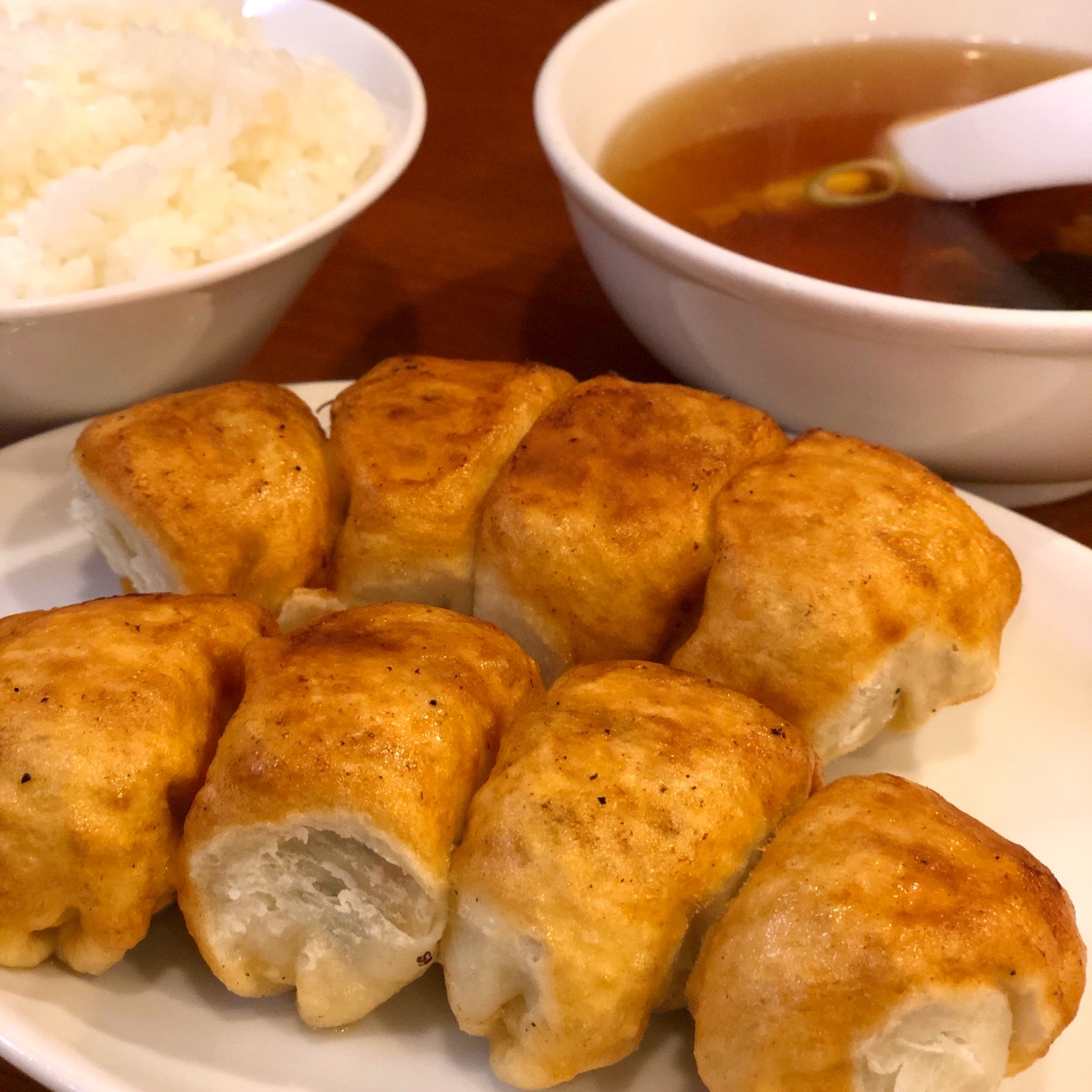 ホワイト 餃子 植田 餃子 店