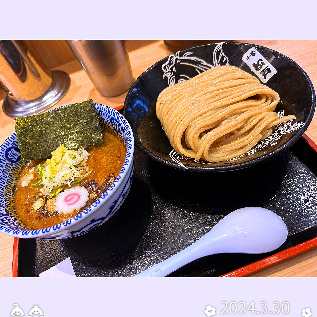 つけ麺〜♫

美味い( ^ω^ )

スープ割りは、断っちゃいました(･･;)

お腹膨れて無理。。。