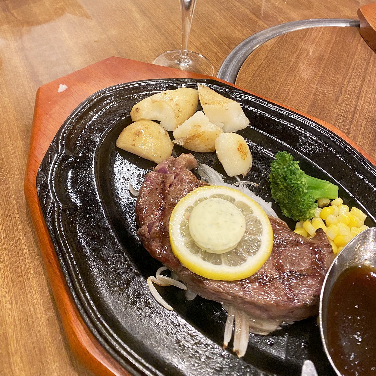 肉 の 万世 柏 店