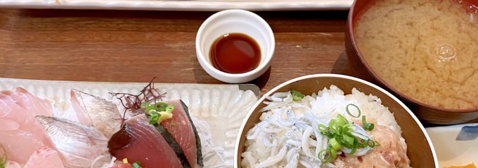 平塚漁港の食堂