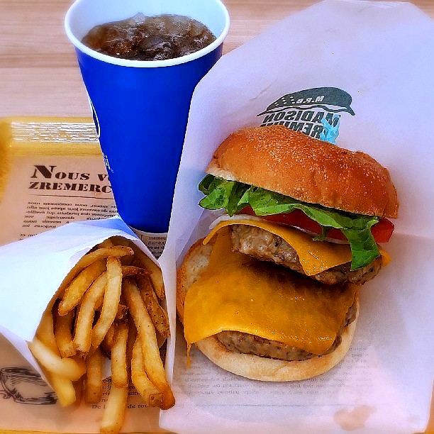 マジソン プレミアム バーガー (東京ビッグサイト駅/ハンバーガー)