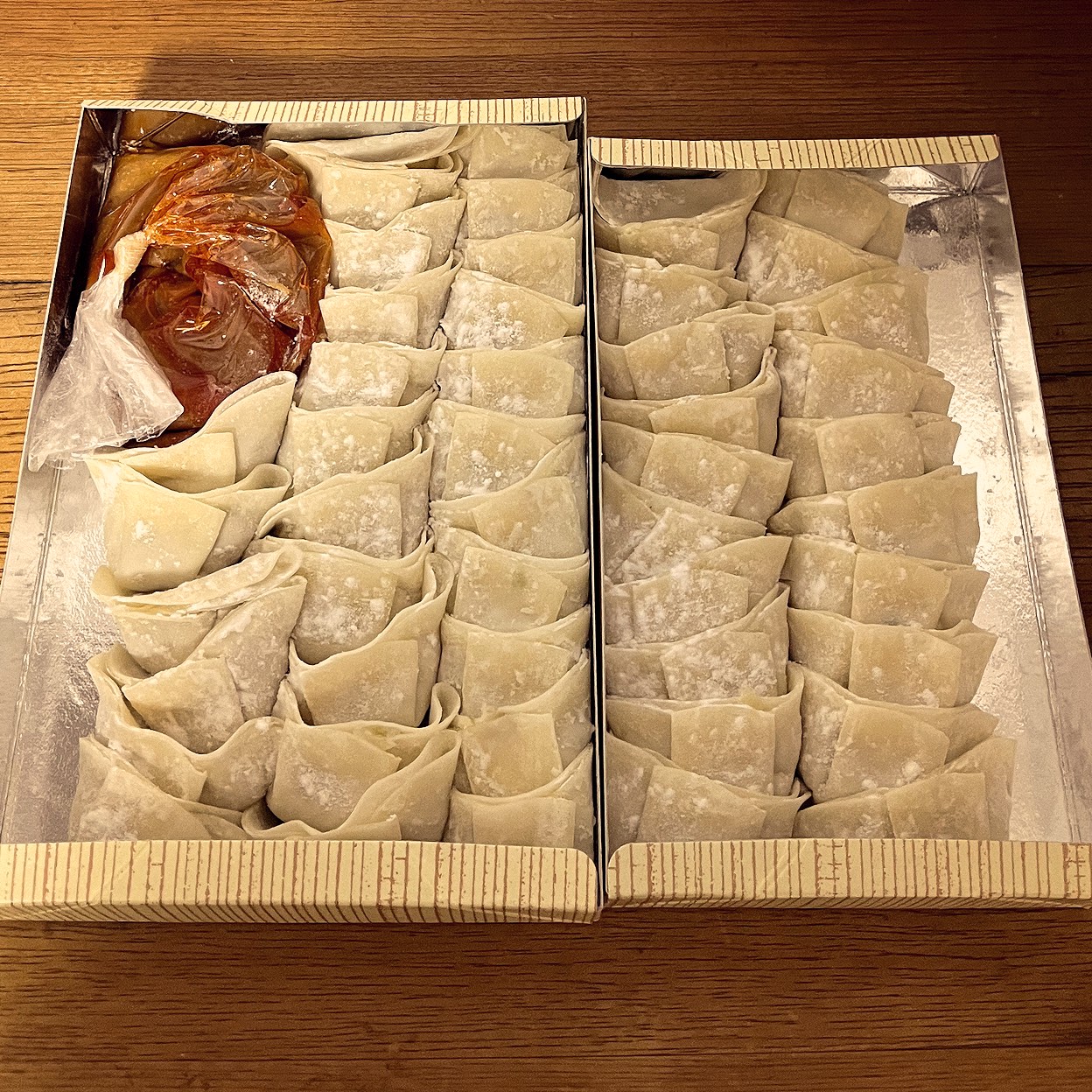 赤 萬 三宮 店