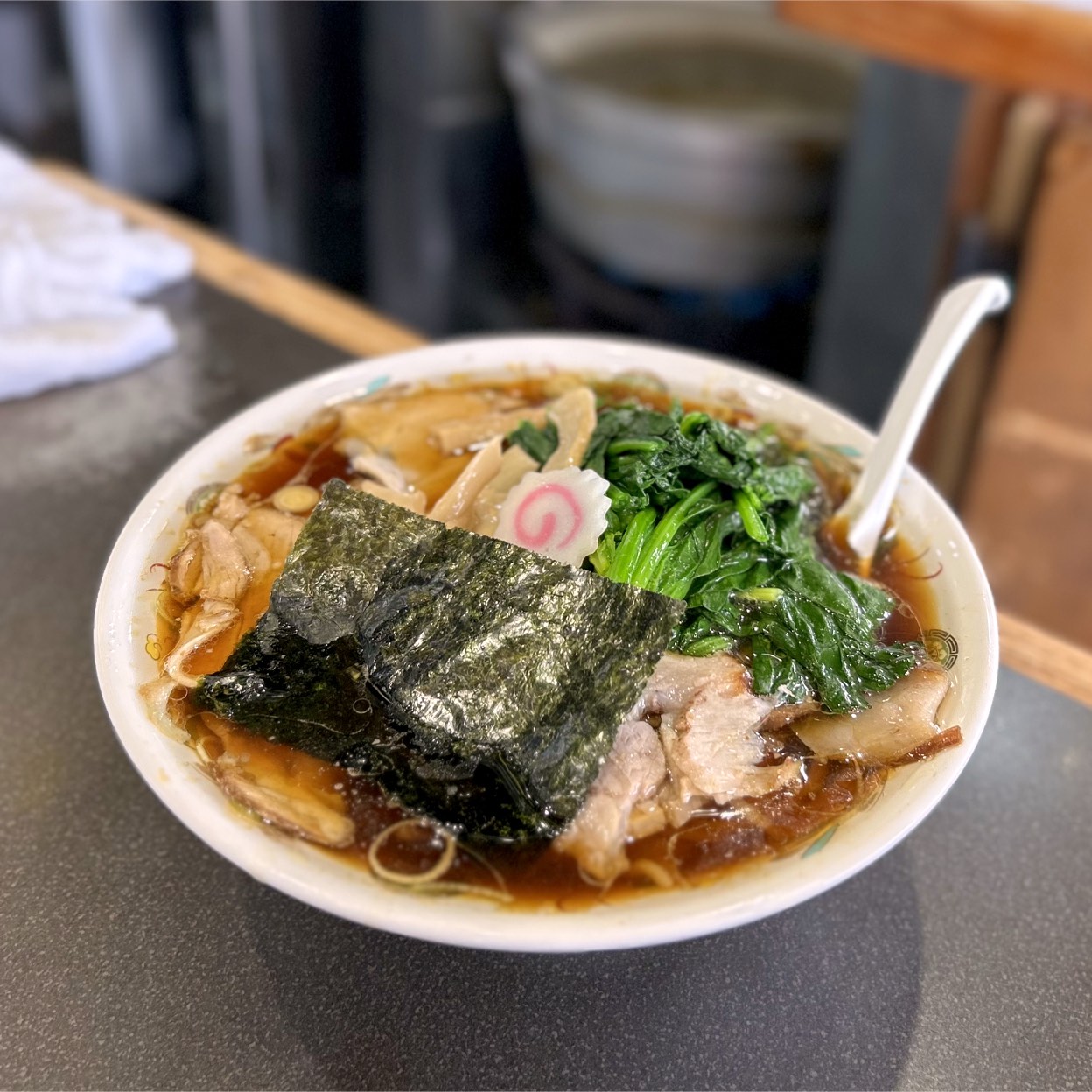 青島 食堂 曲 新町 店