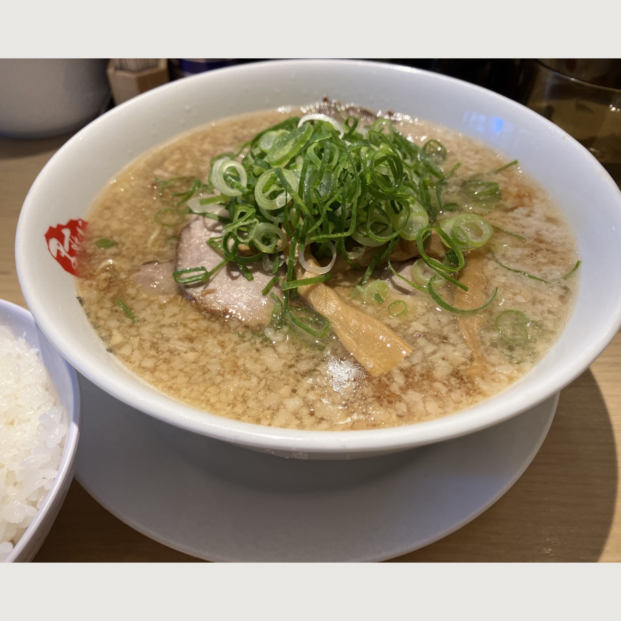 ます た に