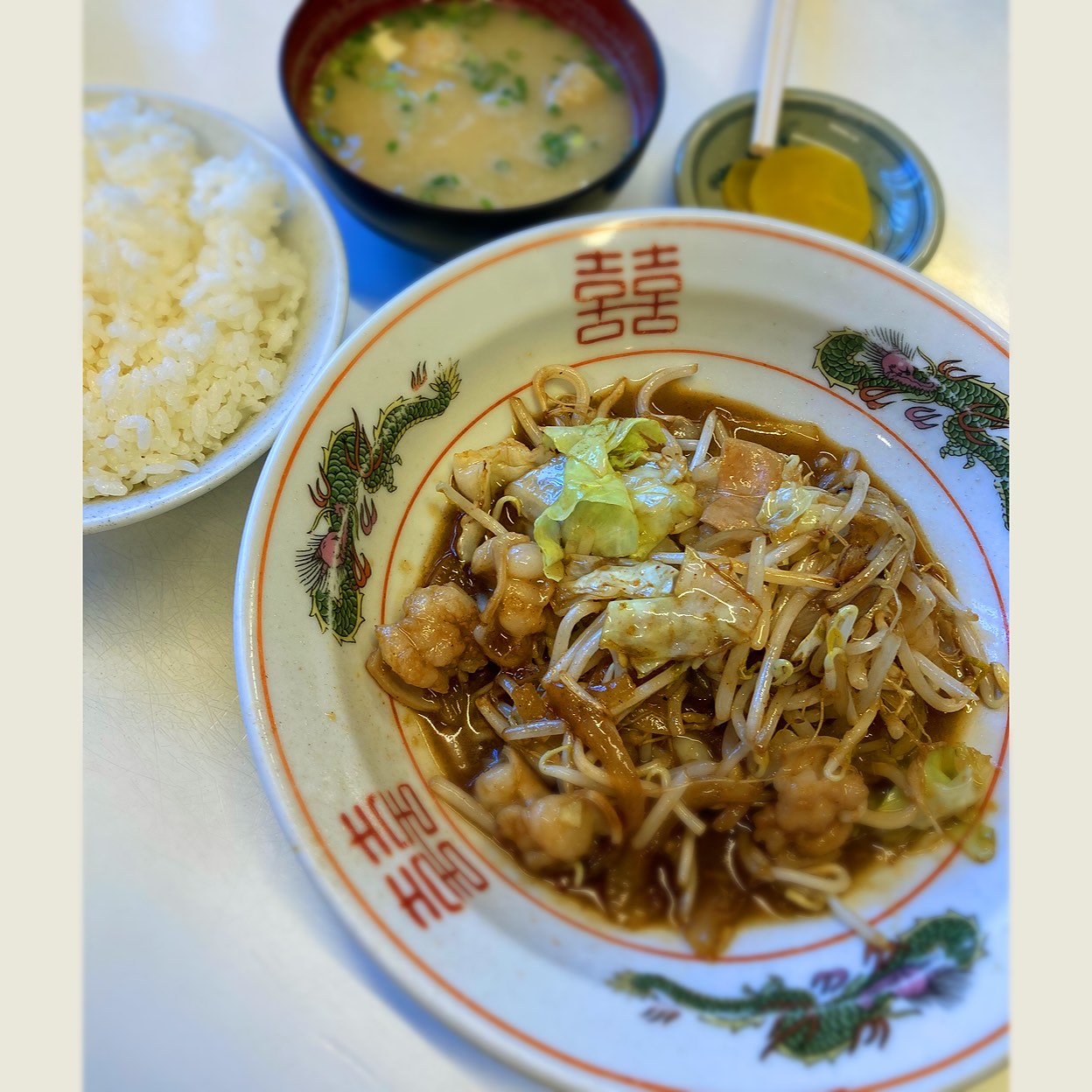 まる やす 食堂