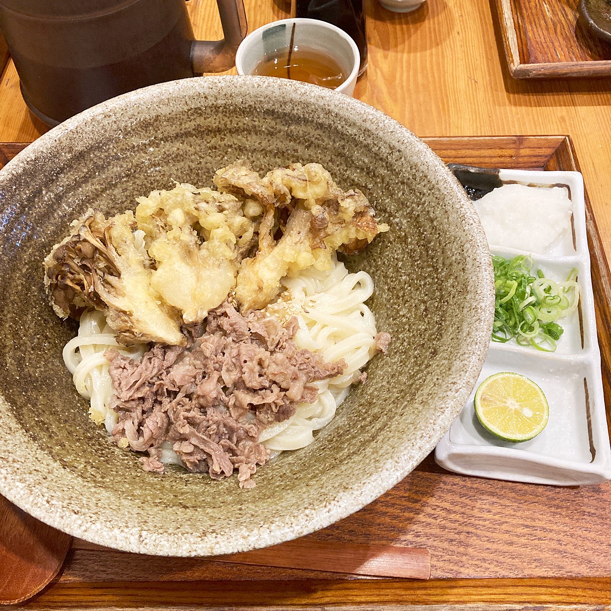 踊る うどん 梅田 店