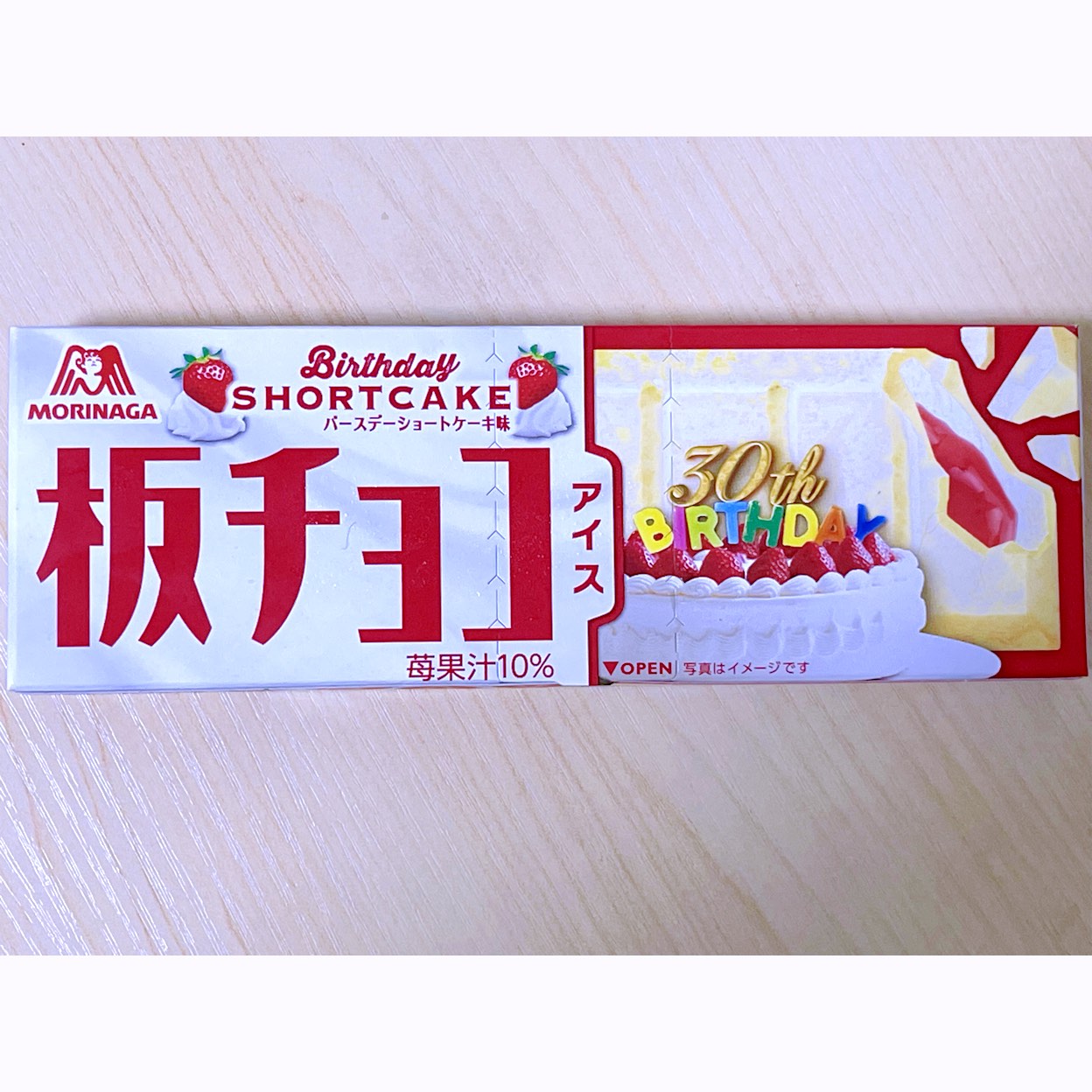セブンで購入したアイスクリーム、森永製菓の板チョコ バースデーショートケーキ味。