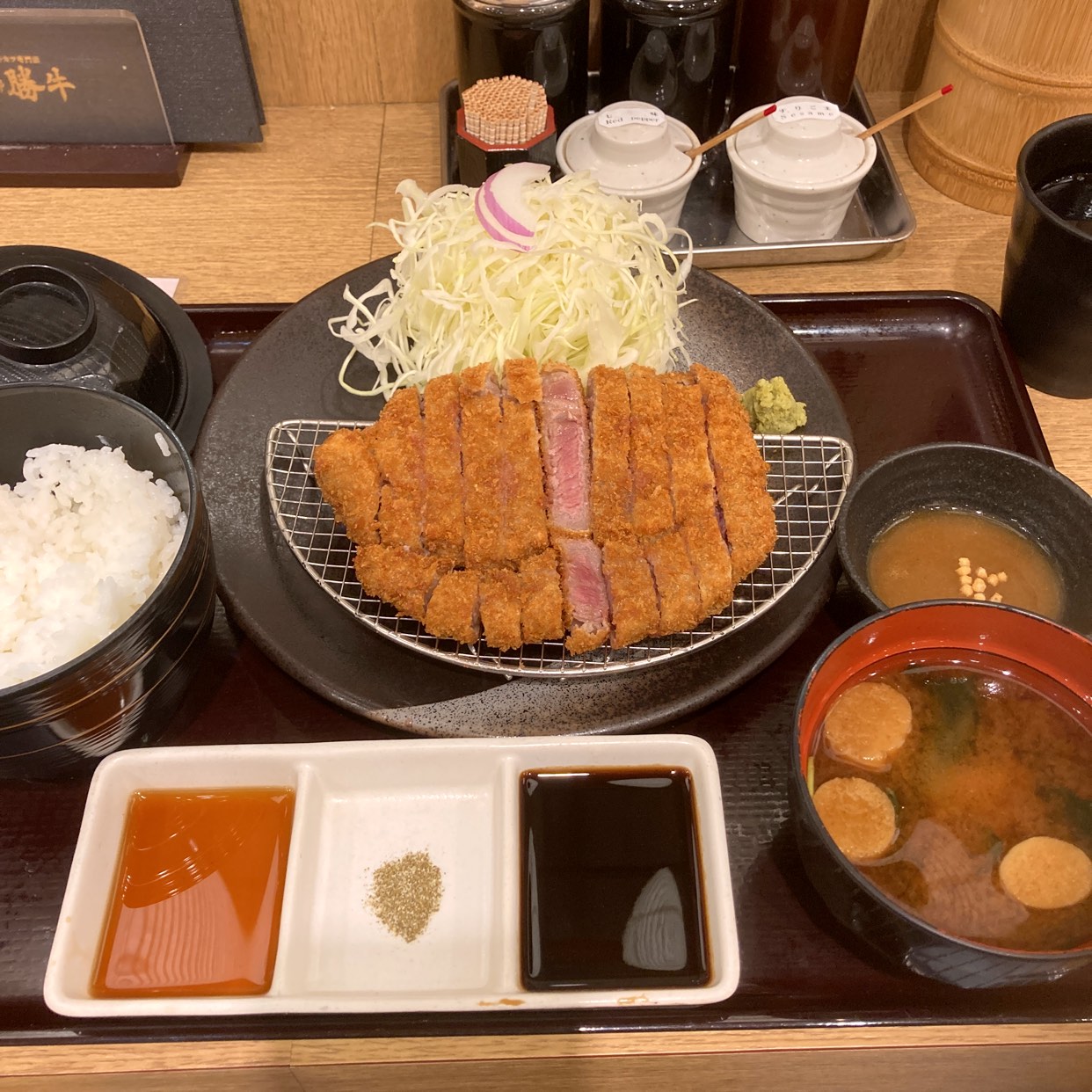 豚もいいが牛カツも食べてみたい By びしくれた 牛カツ京都勝牛 エキア北千住店 北千住 定食 食堂 食べログ