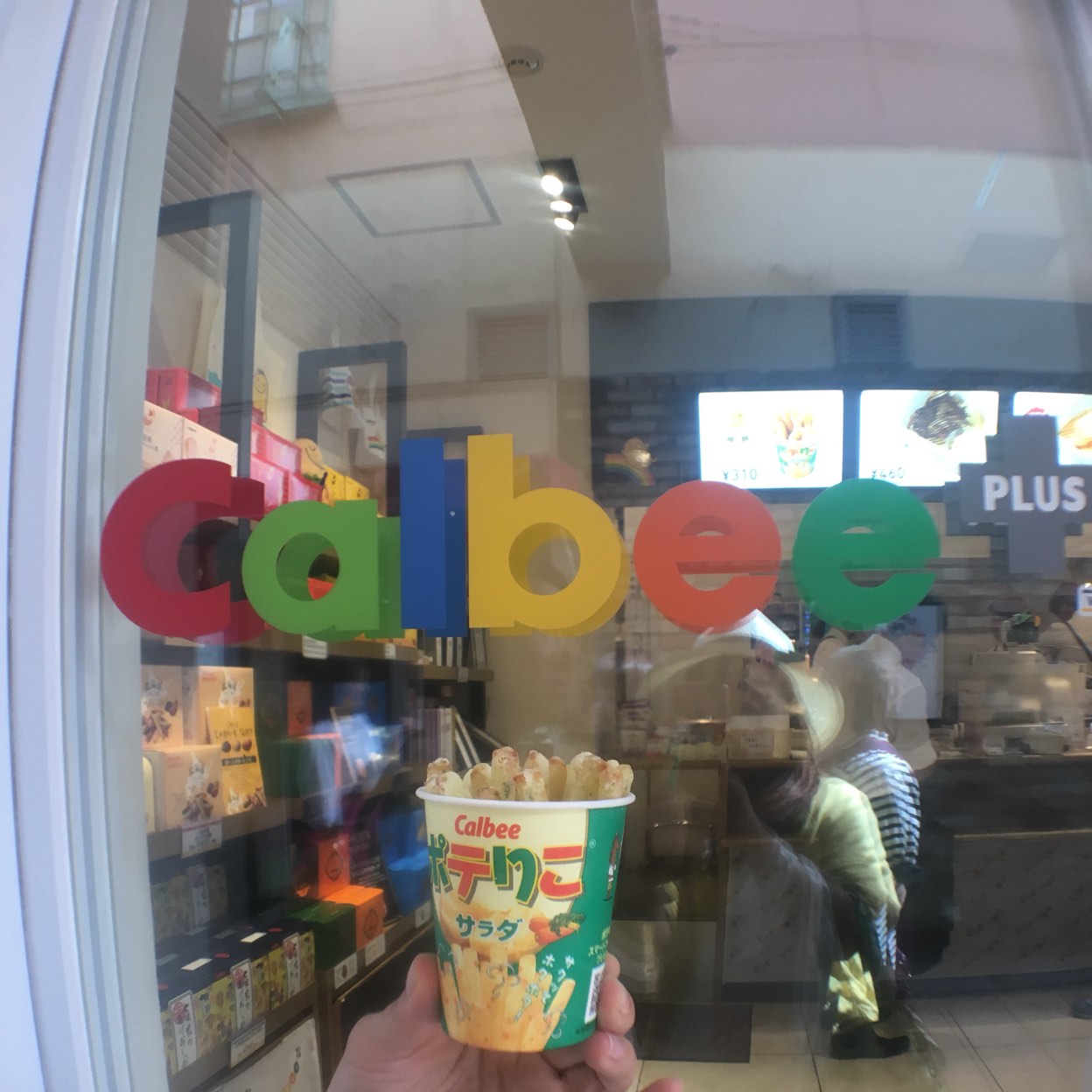 Calbee Store Calbee+ 神戸店 ()