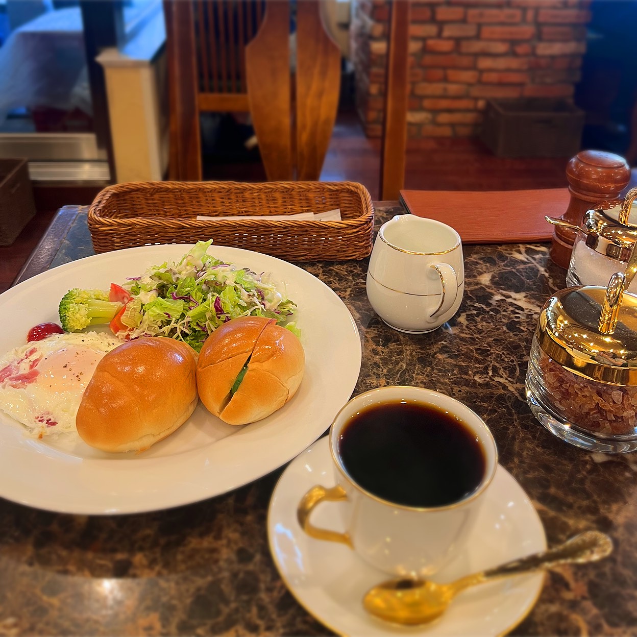 珈琲貴族エジンバラ(新宿三丁目/カフェ・スイーツ) | ホットペッパーグルメ