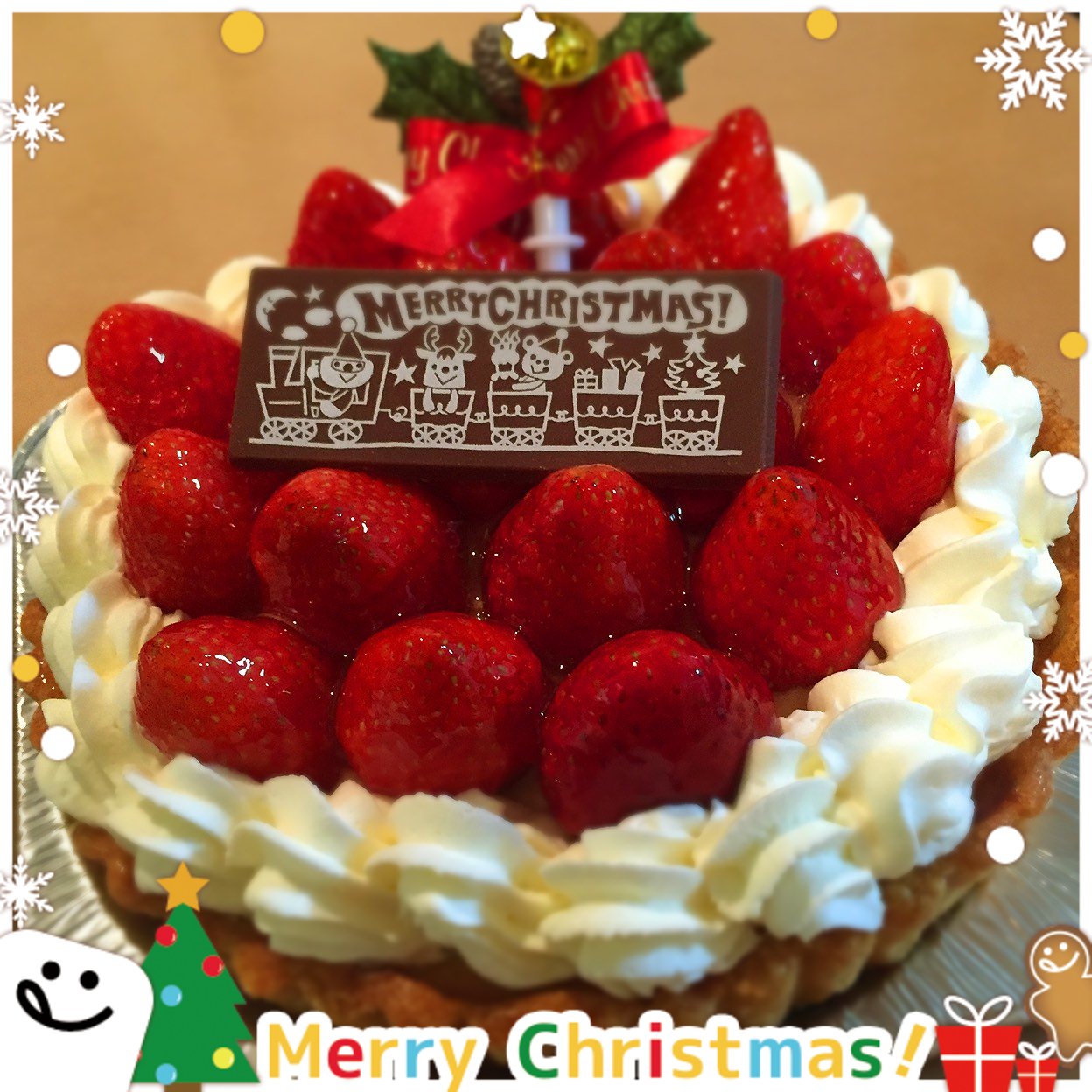 MerryX'mas(*ˊ˘ˋ*)♪
美味しいと噂のいちごタルトを買ってきました～
４分の１個食べたらお腹いっぱい(^〜^)
明日は会社の忘年会です♪♪
今年もよく働きました…(´Д｀)