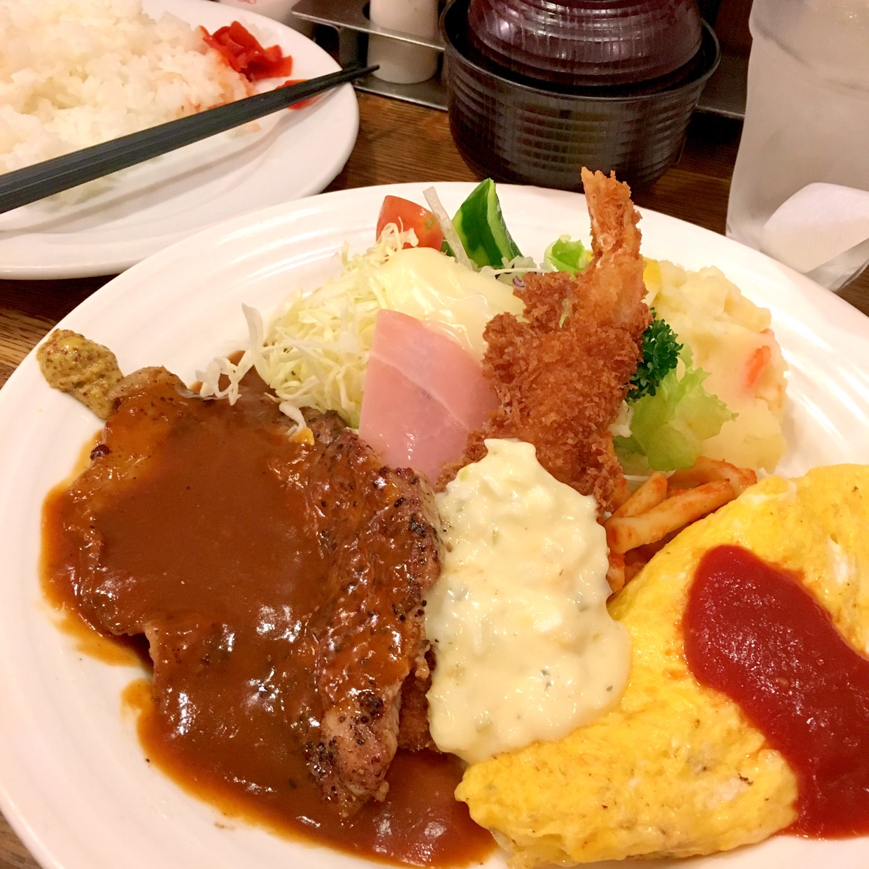 は な や 食堂
