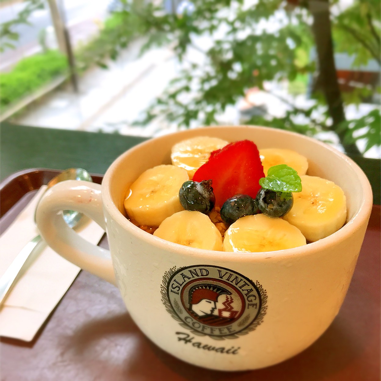 【星の降る街】クリーム色とカフェオレカラーのヴィンテージラグ　No.540 星の降る街】クリーム色とカフェオレカラーのヴィンテージラグ