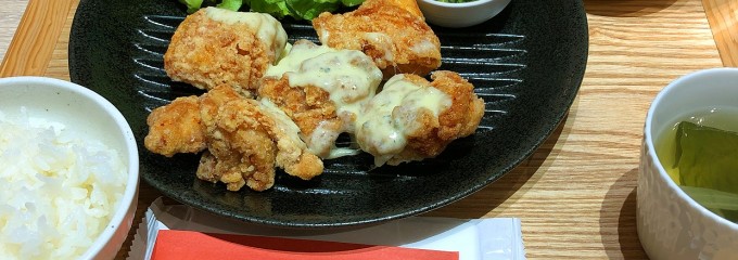 みつばちかふぇ&キッチン イオンモール白山店