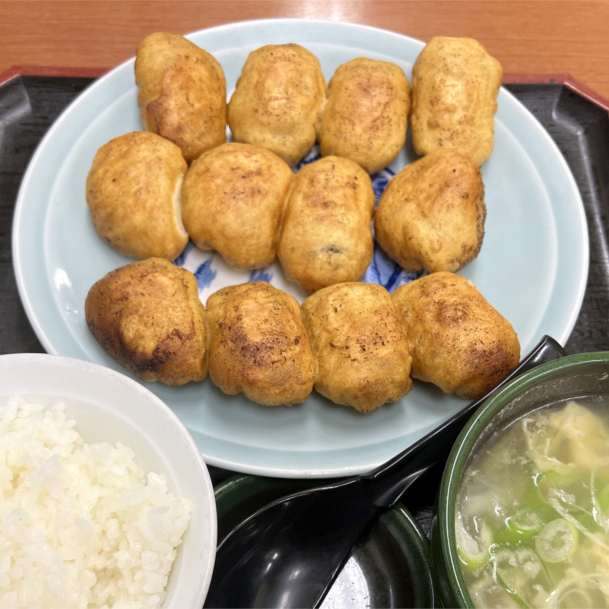 ホワイト 餃子 高島平 店