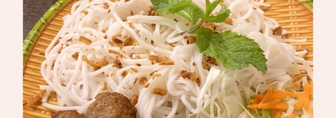 ベトナム料理ヒヨコ ( GÀ CON)