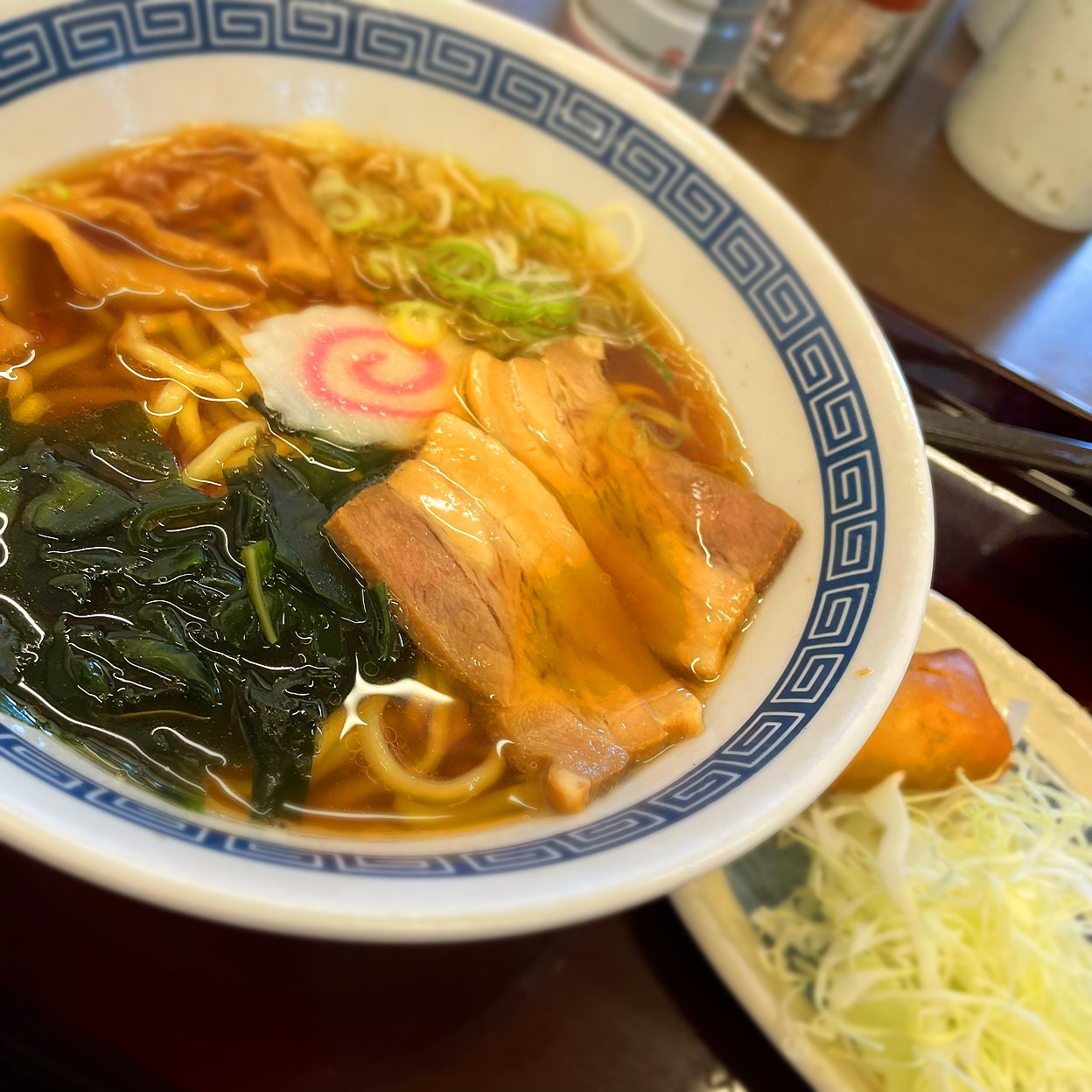 今夜が山田うどん様 3 アルミホイール 2本 ダサいたま”の象徴…黄色い看板