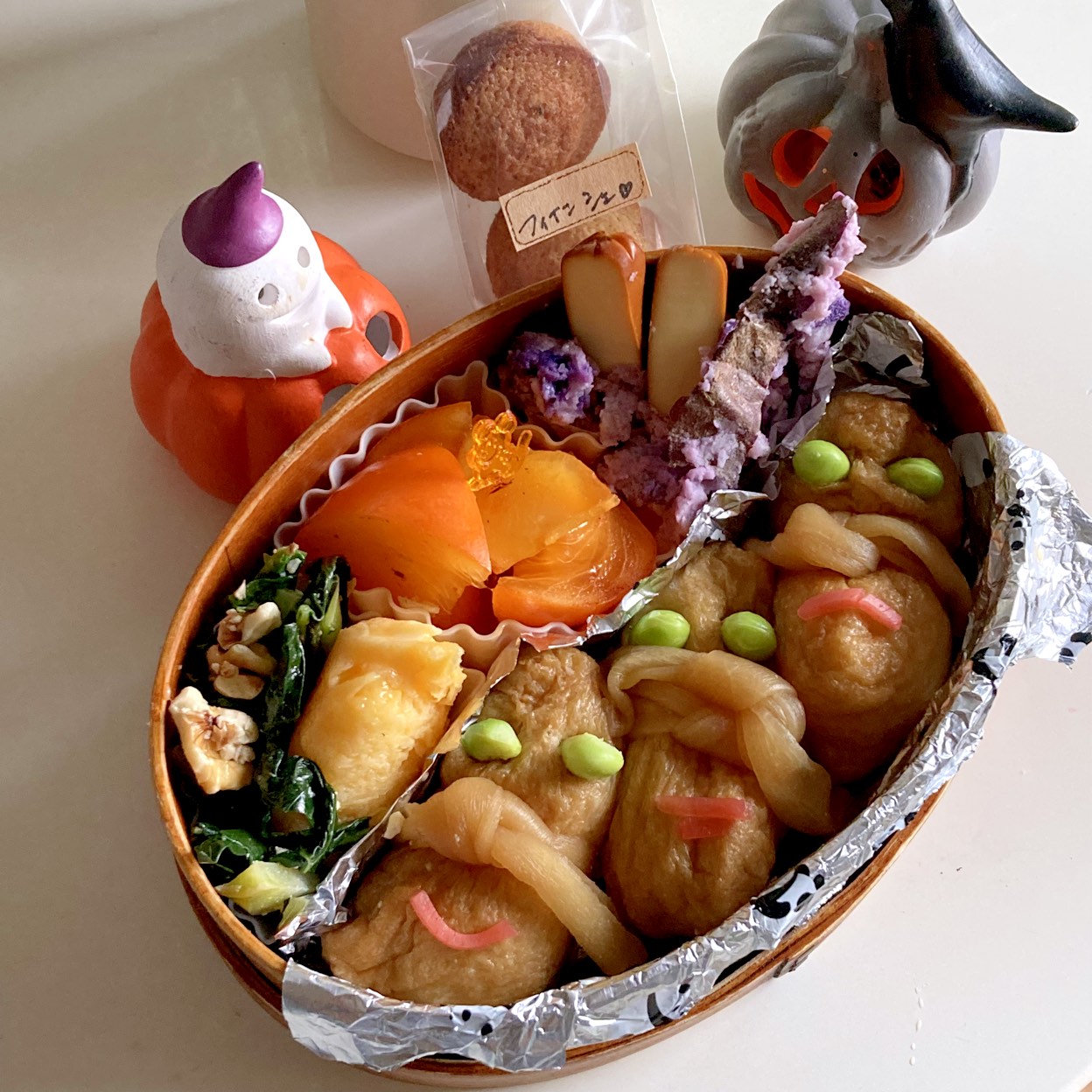 皆さま
おはようございます😊
寒いっ「放射冷却」なの?まだか?
この言葉を聴くといよいよ冬かーって
身の引き締まる思いです
ではなくて
身震いでした寒ゥ⋮(ง꒪罒꒪"ⱴ)⋮カタカタカタカタカタ
では【本日の輪箱飯】
◇手作り自家製常備菜から
・アレッタとORG胡桃のナムル
・油揚げと干瓢煮(以前作った残り物)
◇お稲荷さん🦊
◇シャドークイーンのマヨサラダ(皮ごと)
◇スモークチーズ(山桜チップ)
◇甘焼き玉子
◇柿
◇🍏ティー
🤎美味しいフィナンシェ
今日も笑顔でハッピーに〜😙