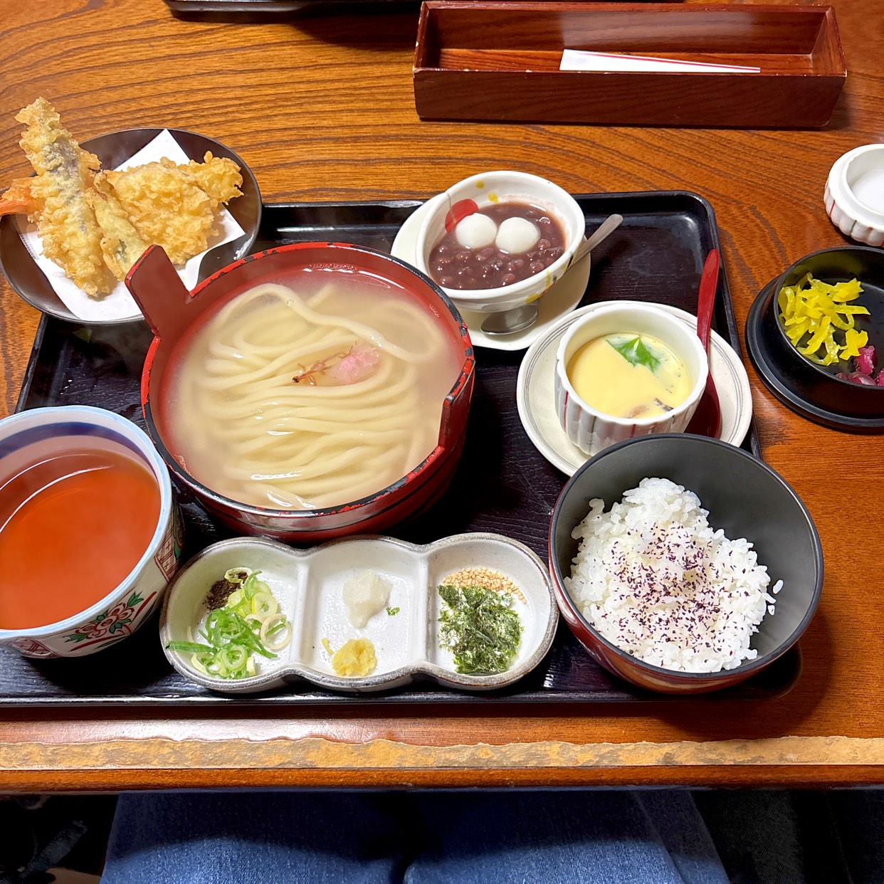歌 行 燈 本店