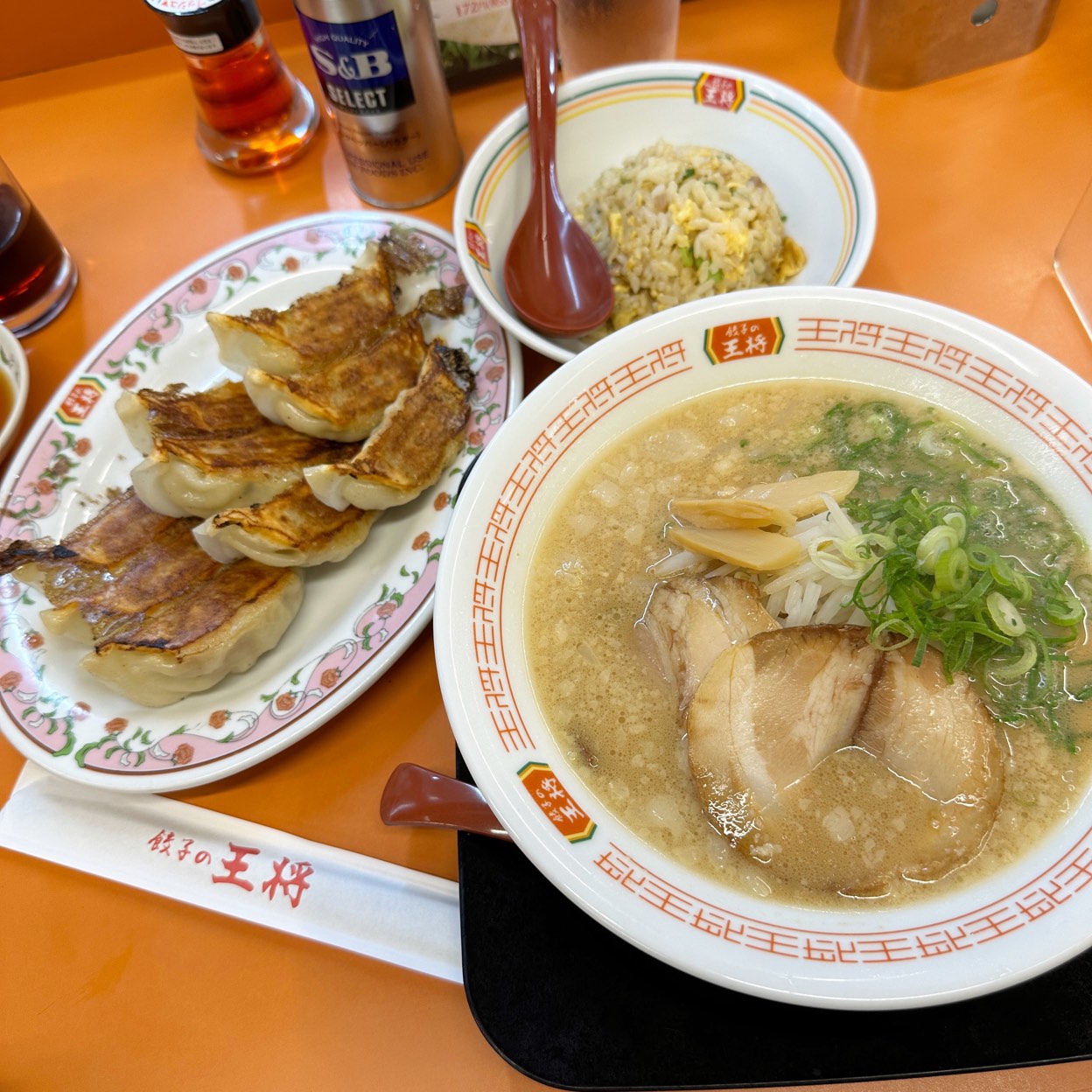 餃子 の 王将 大阪 駅前 第 2 ビル 店