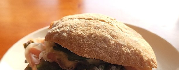 麦小屋 薪窯で焼くパンの店