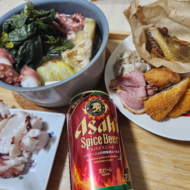 本日の晩御飯

オードブルの残り
柳の舞いの煮付け
柳の舞い鍋
タコさし
アサヒの新商品？

鍋は食べきれず、
ビールは好みではなく…

鍋の残りは明日雑炊にしよう