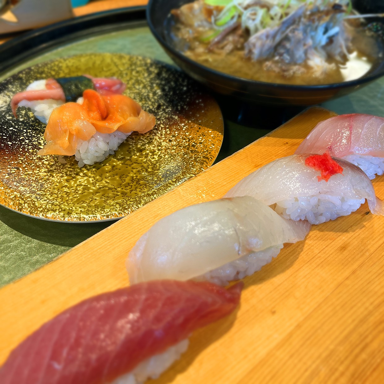 地 魚 回転 寿司 丸 藤