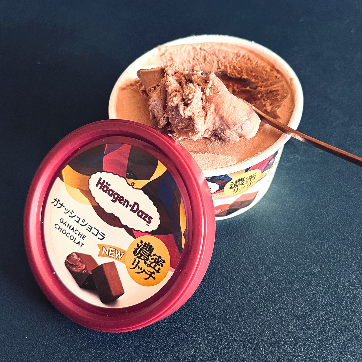 Häagen-Dazs
新作ミニカップ
ガナッシュショコラ
濃密リッチでうまうま
チョコレートがやっぱり美味しい😋