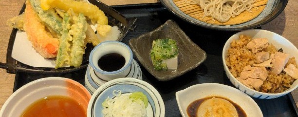 石臼挽き生そば炭火焼肉丼さくら