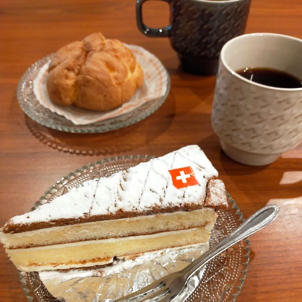 Moderne Schweizer Konditorei〈現代スイス菓子のすべて 現代スイス菓子のすべて(ウォルフガング・ポール・ゴッツェ : 著