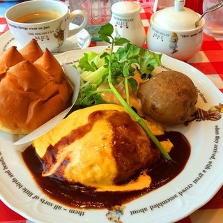 赤玉卵にこだわったオムライス料理が食べられる「ラケル」の世界観と味に酔いしれて♡