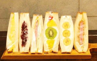高級食パン専門店のフルーツサンドが人気▷【Barkery MAKANA】