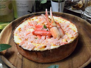 【大バズり中】蟹のシカゴピザが3400円⇒2900円に▷Ark Lounge 新宿