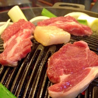 食べたいのは…肉は肉でもラムの肉！神田で食べるホンモノジンギスカンと言えばココ！！