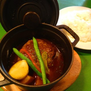 静岡の満足度バツグンの洋食屋さん。やわらかお肉にふっくらオムライスが待ってます。
