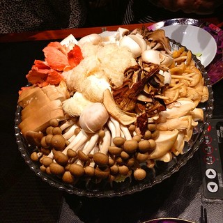 東京都内 名阪の きのこ鍋 が美味しいおすすめ店 ダイエットにも効いて女性に大人気